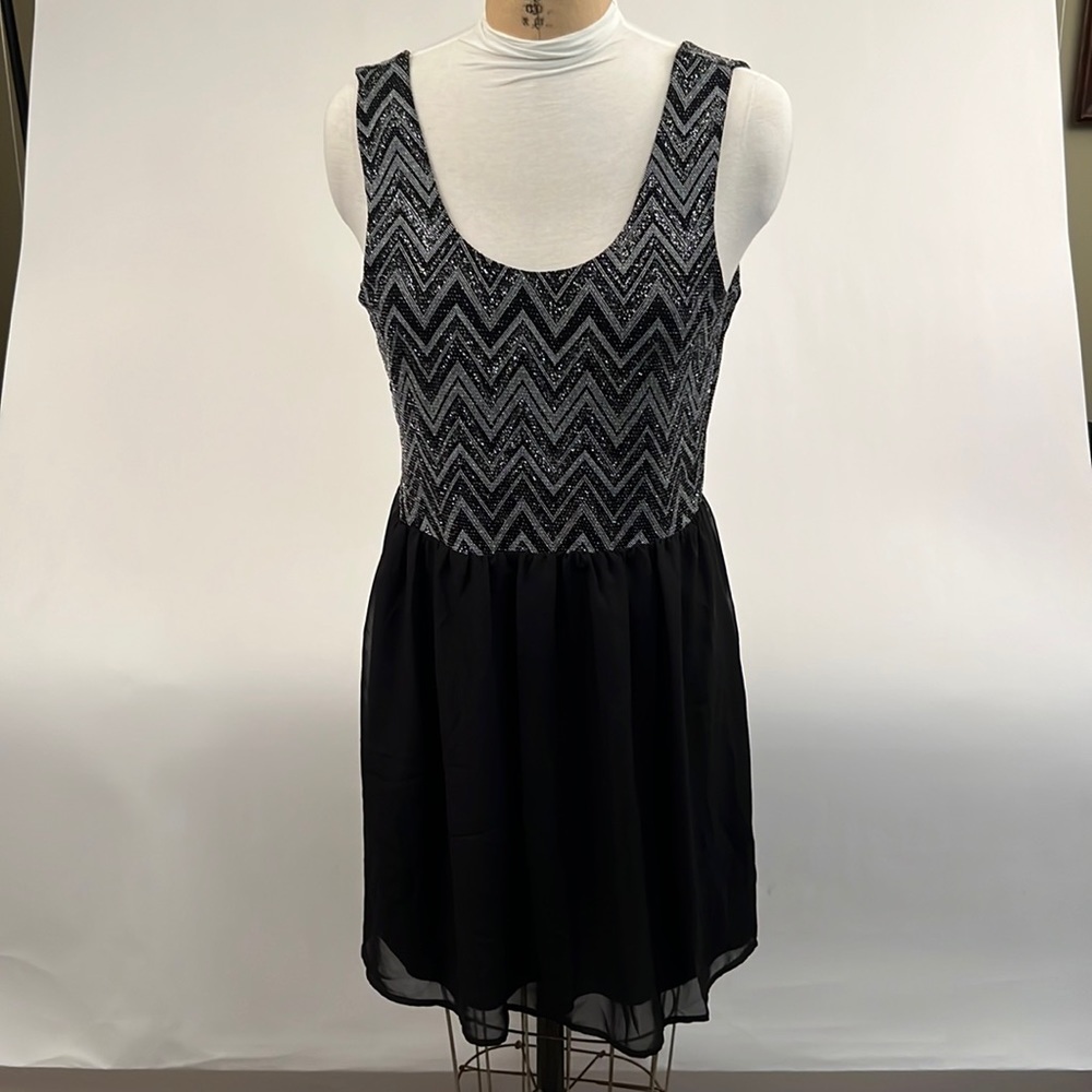 Guess‎ Black Dress with Wave Sequin Pattern Size XL